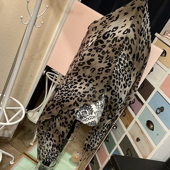 Leopard print scarf - Picture 4 of 5